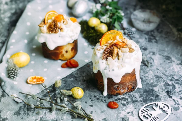 Cupcake Paskah Dengan Manisan Buah Panetone — Stok Foto