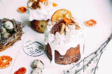 Turuncu tonda Paskalya pastası, panettone, Paskalya, Paskalya tatili. Yumurtalar.,