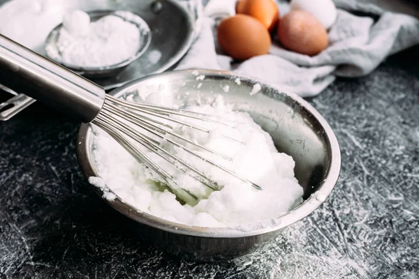 Whipped egg white into a thick foam. Plate with egg whipped white,whisk, meringue