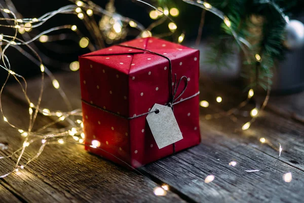 Las Cajas Con Los Regalos Año Nuevo Las Manos Femeninas —  Fotos de Stock