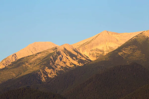 Soluppgång morgonen utsikt över berget Pirin — Stockfoto