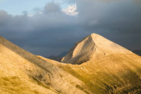 Vista do pico de Vihren nas Montanhas Pirin — Fotografia de Stock