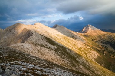Pirin Dağları doruklarına arasında görüntülemek