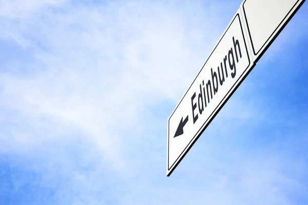 Signboard pointing towards Edinburgh — Stock Photo, Image