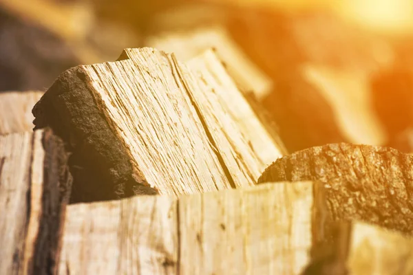 Close-up van gehakte hout logs — Stockfoto
