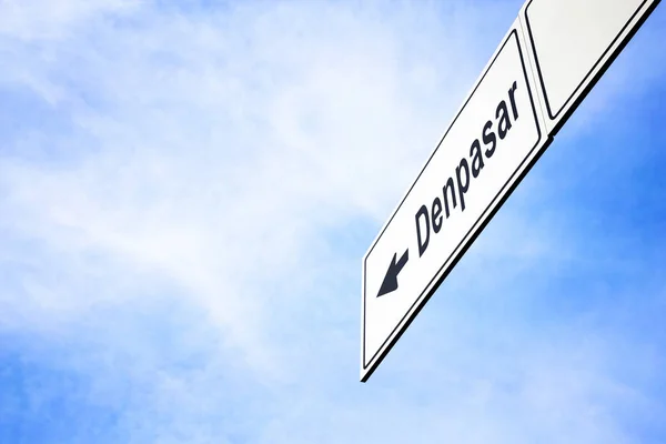 Signboard pointing towards Denpasar — Stock Photo, Image