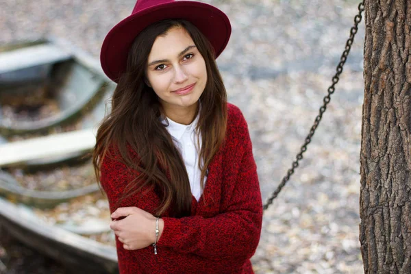 Cute girl in red cardigan and hat in autumn — Stock Photo, Image