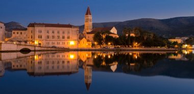 Su manzaralı güzel Trogir, Hırvatistan