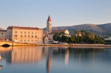 Su manzaralı güzel Trogir, Hırvatistan