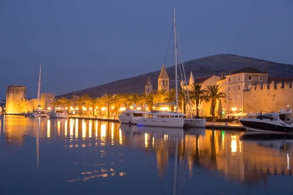 Blick auf das Meer von schönen Trogir, Kroatien Stockfoto