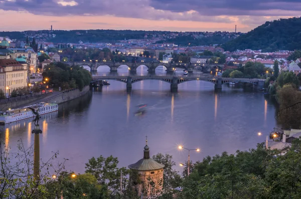 Вид на місто та моста через Влтави — стокове фото