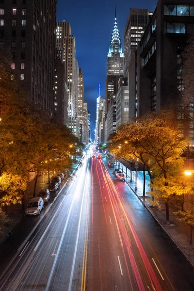 Bil ljus vandringsleder på Manhattan — Stockfoto