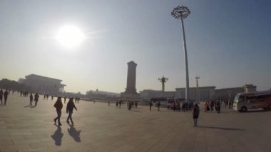 Pekin, Çin, Kasım, 24, 2016: İnsanlar Tiananmen Meydanı