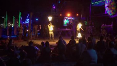 Koh Phi Phi, Tayland, 25 Aralık 2016: Ateş ile göstermek