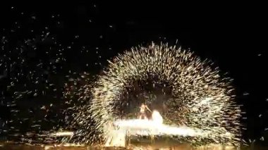 Koh Samui, Tayland, 15 Aralık 2016: Fireshow sahilde