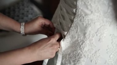 Gelinliğini zip