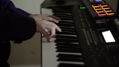 Konser piyano sanatçısı