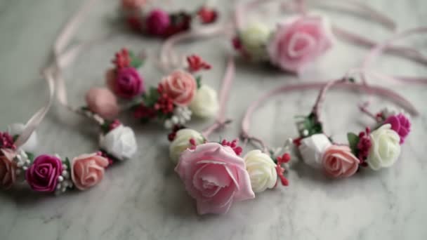 Flowers bracelets on table — Stock Video