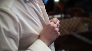 Buttoning beyaz gömlek uzun kol