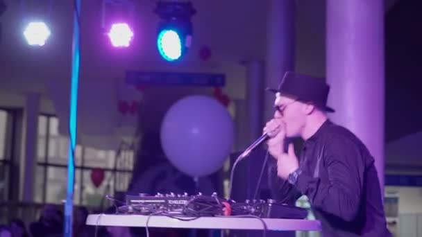 SAINT-PETERSBURG, RUSSIA, OCTOBER 15, 2016: Beatboxer on stage — Stock Video