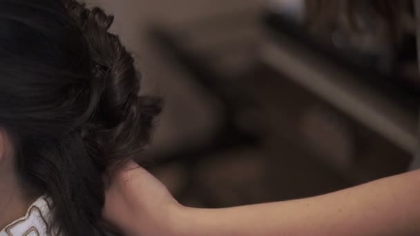 Penata rambut di tempat kerja — Stok Video
