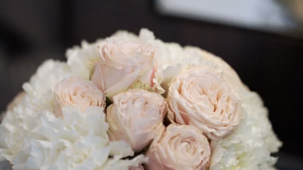 Flowers bouquet on table — Stock Video