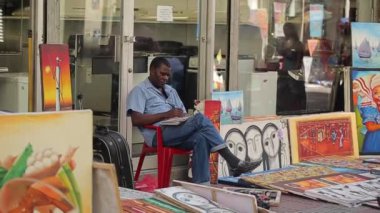 Santo Domingo, Dominik Cumhuriyeti, 20 Aralık 2012: ressam resimleri satış
