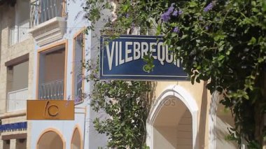 Casa De Campo, Dominik Cumhuriyeti, 21 Aralık 2012: Modern renkli lüks bina