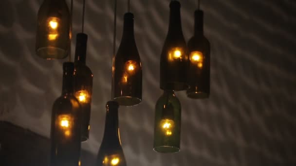 Внутренние лампы из бутылок — стоковое видео