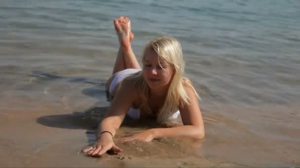 Young caucasian woman in a sea — Stock Video