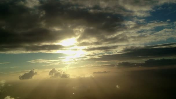Piękny widok na zachód słońca z samolotu — Wideo stockowe
