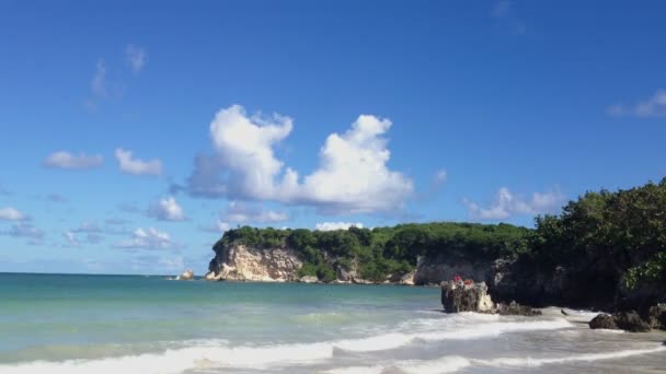 Ondas na praia — Vídeo de Stock