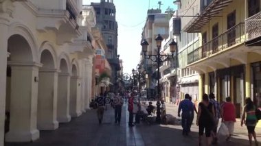 Santo Domingo, Dominik Cumhuriyeti, 20 Aralık 2012: insanlar şehir sokaklarında