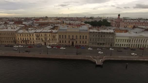 英語の堤防にサンクトペテルブルク ウエディング ・ パレスの 4 k アンテナ — ストック動画