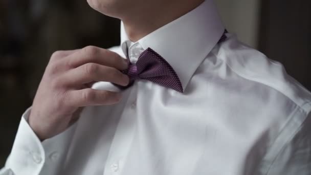 Hombre con corbata — Vídeos de Stock