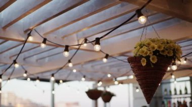 Lamba çelenk çatı üzerinde