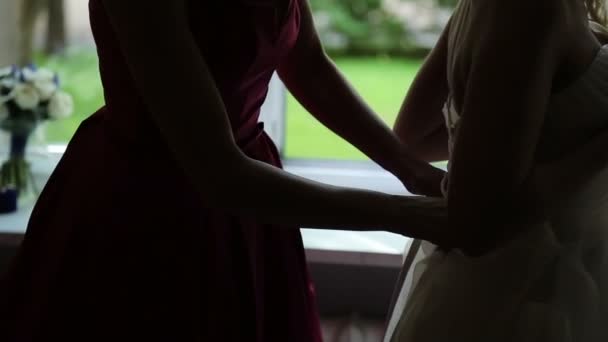 Noszenie sukni ślubnej — Wideo stockowe