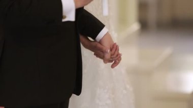 Gelin ve damat töreni elele