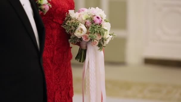Νύφη και γαμπρός στην τελετή — Αρχείο Βίντεο