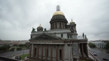 Isaacs Katedrali, bulutlu gün