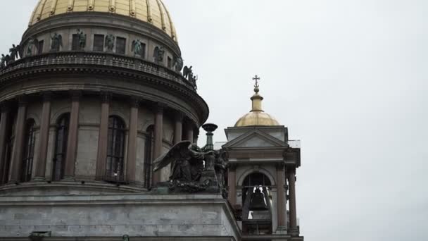 Isaacs cathedral at cloudy day — Stock Video