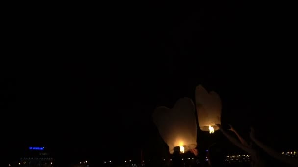 Sky lanterns at night — Stock Video
