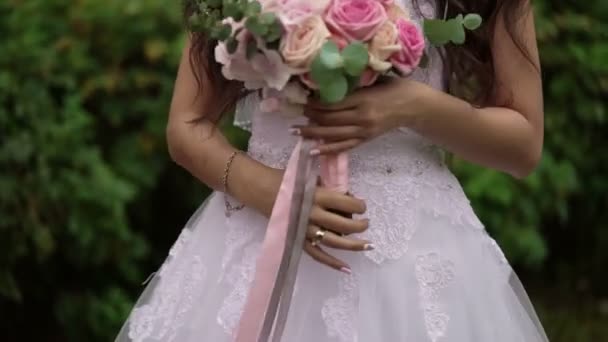 花嫁の花束を — ストック動画
