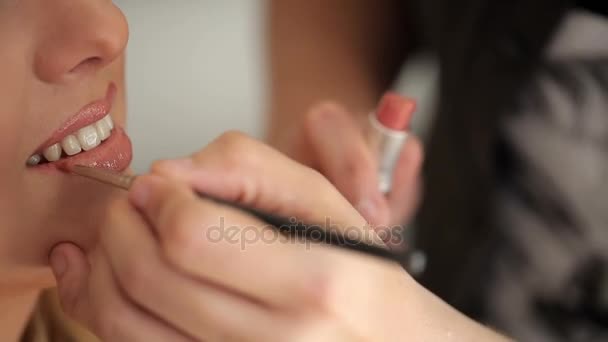 Make-up-Artist macht Make-up — Stockvideo