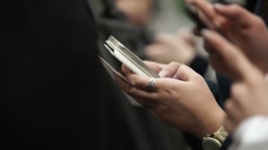 Cep telefonlu insanlar