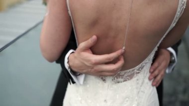 Genç çift emracing