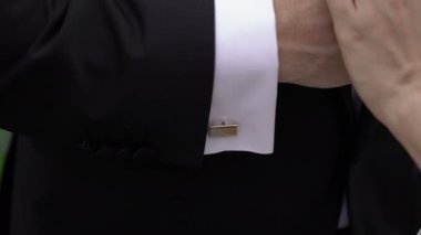 Genç kadın adam el dokunmadan