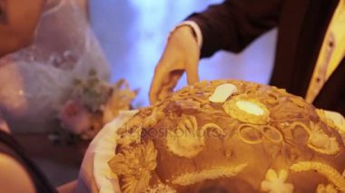 Damat ve gelin sonları düğün ekmek ve tuz