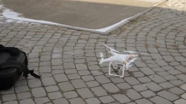 Quadcopter çıkartıyor