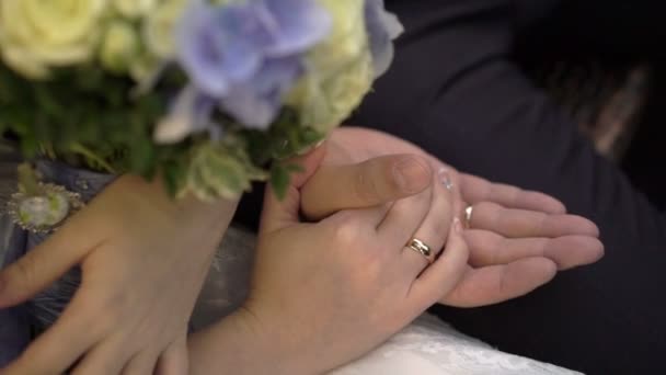 Bride and groom holding hands, bride with flowers — Stock Video